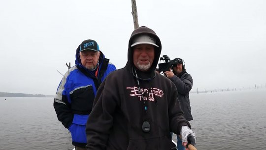 Lake Erling, AK With Tommy Ezell S07 E12